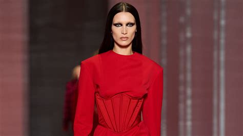 donatella versace legs|5 Things To Know About Versace’s Corseted AW22 Show.